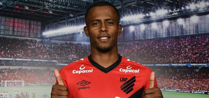 Athletico-PR confirma acerto com Carlos Eduardo por 3 anos