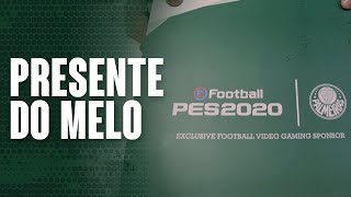 Felipe Melo presenteia companheiros com kits do PES 2020