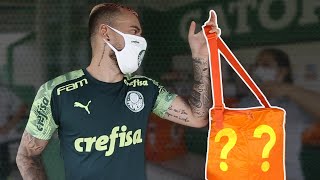 TV Palmeiras mostra o conteúdo da bolsa térmica dos jogadores