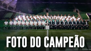 Elenco, comissão técnica e diretoria posam para foto oficial dos títulos de 2020