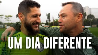Filho de Zé Rafael acompanha treino do Palmeiras; assista