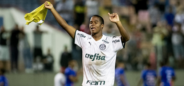 Corinthians atropela Palmeiras com 8 a 0 e vai à final do