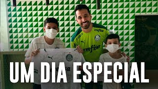 Abel e Luan recebem irmãos que apoiaram o time na volta de Abu Dhabi
