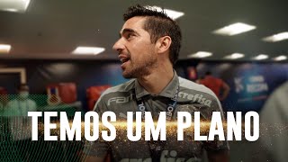 Abel e membros da comissão invadem coletiva de João Martins e dão banho no auxiliar; assista