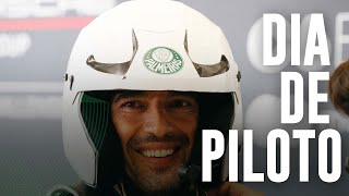 Abel Ferreira vive dia de piloto em Interlagos; assista