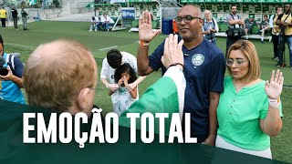 Funcionário do Palmeiras ganha casamento surpresa antes do jogo contra o Inter; assista
