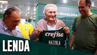 Campeão do Mundo em 1958, ídolo Mazzola visita Sala de Troféus do Palmeiras; assista