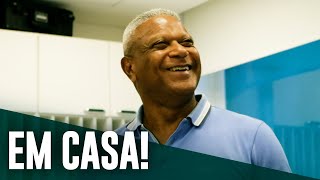 Mazinho visita Academia e se impressiona com estrutura do Verdão; assista