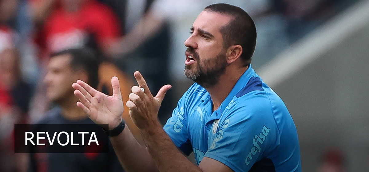 João Martins detona arbitragem após empate com Athletico-PR: “Simplesmente uma vergonha”