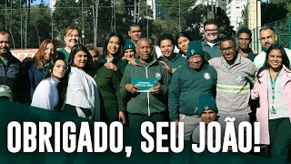 Funcionário com 23 anos de clube se aposenta e ganha homenagem do Palmeiras; assista
