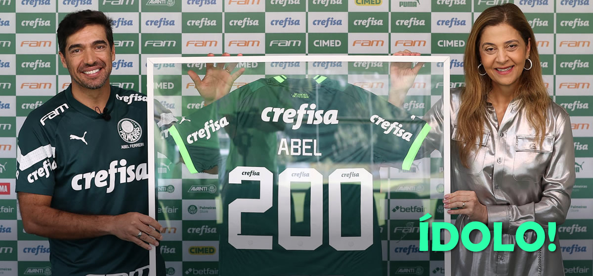 Abel recebe homenagem pelos 200 jogos à frente do Palmeiras