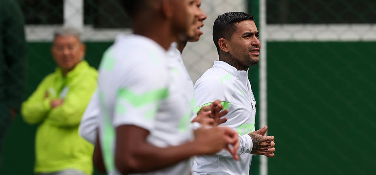 Dudu volta a treinar em campo a 5 dias do jogo da Libertadores