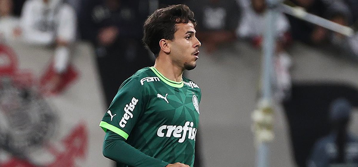 Pedro Lima chora após substituição, e desconversa sobre possibilidade de deixar o Palmeiras