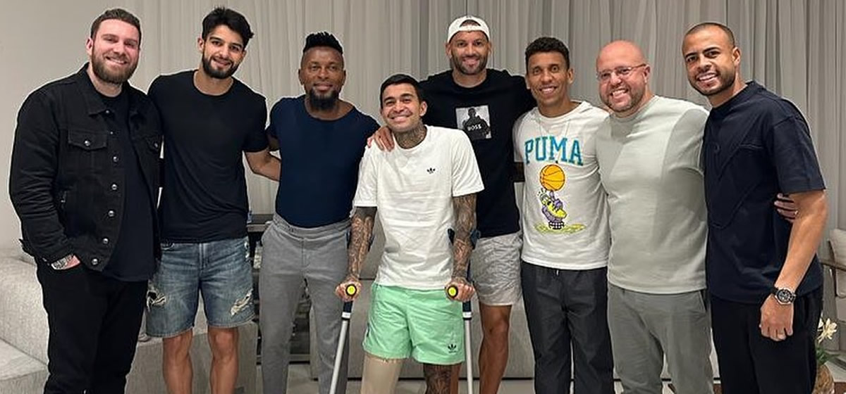 Dudu recebe jogadores do Palmeiras e Zé Roberto: "Noite abençoada"