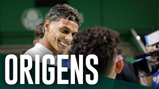 Richard Ríos visita time de futsal do Palmeiras e relembra passado nas quadras; assista