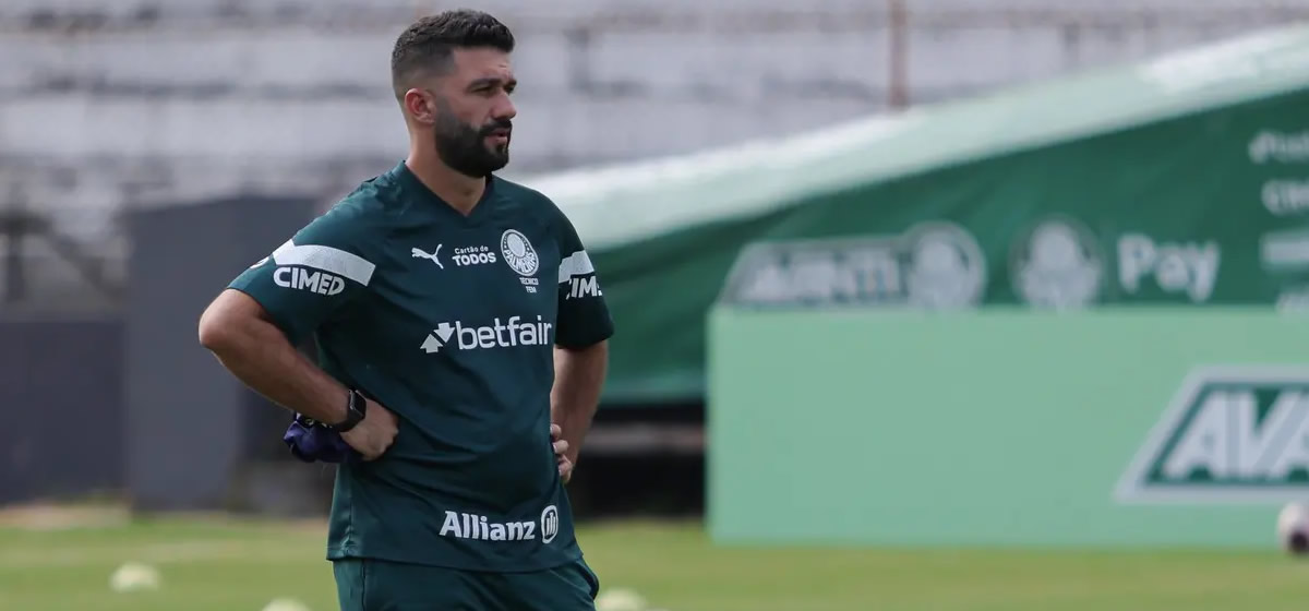 Palmeiras anuncia demissão de Ricardo Belli, técnico do time feminino