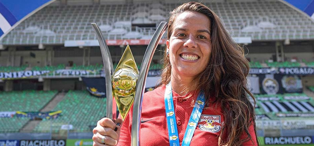 Palmeiras anuncia Camilla Orlando para comandar o time feminino