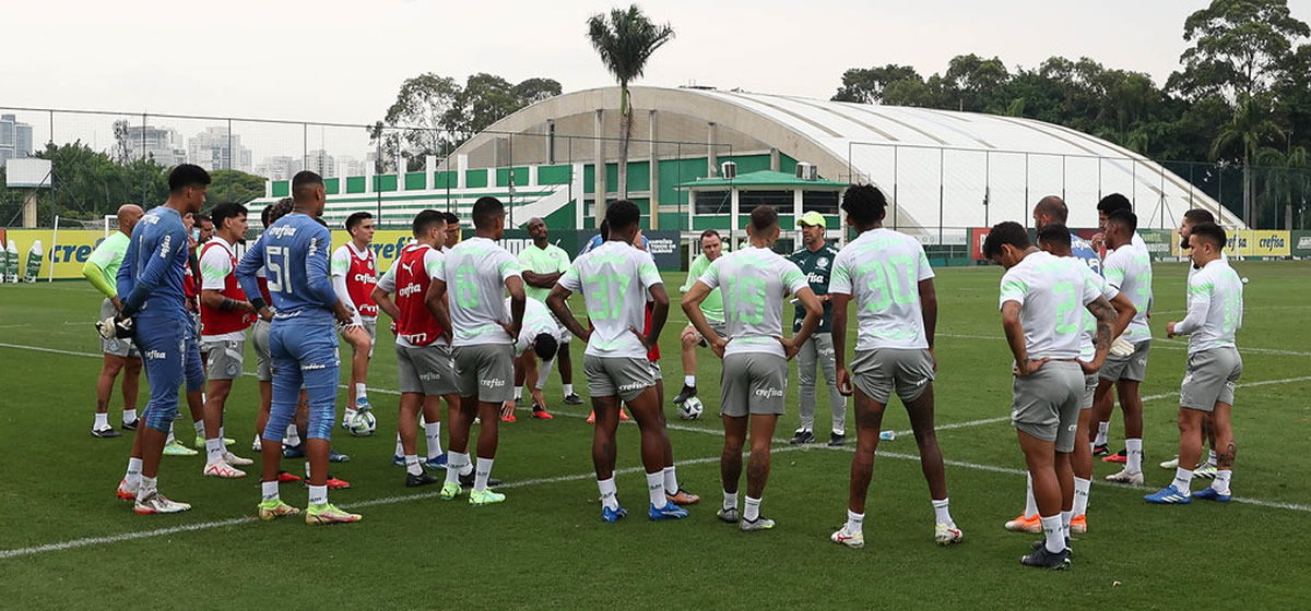 Palmeiras enfrenta o Internacional em nova tentativa de assumir a liderança do Brasileirão