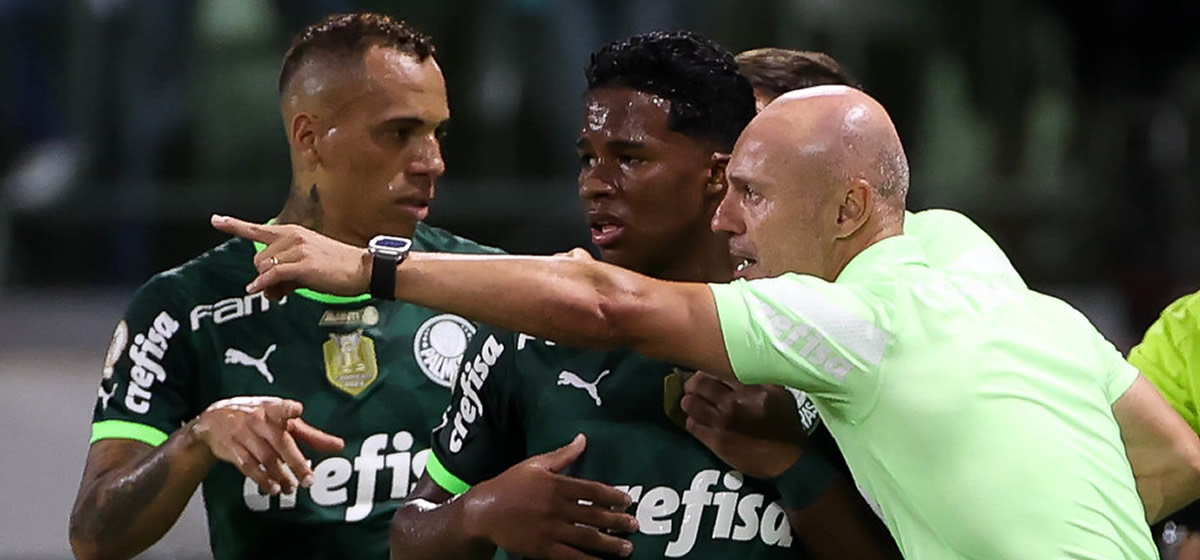 Castanheira vê vitória expressiva e pede pés no chão ao Palmeiras: "Foco em ganhar o próximo jogo"