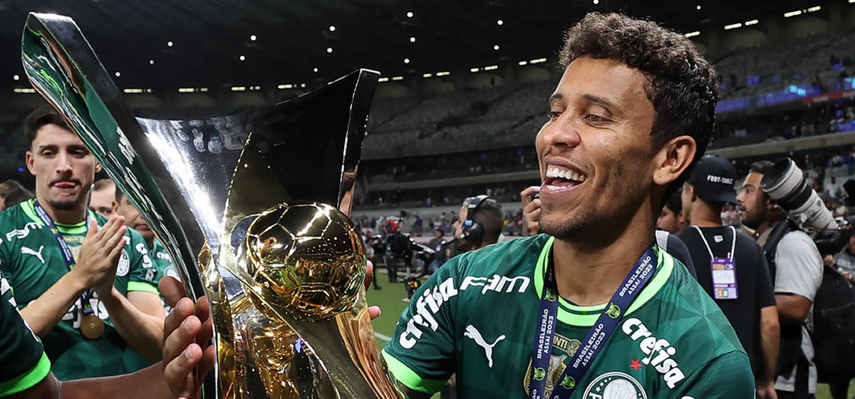 Palmeiras oficializa renovação com Marcos Rocha