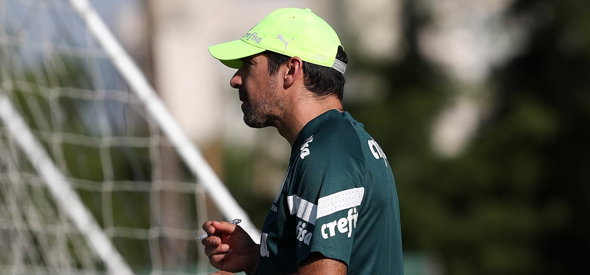 Abel explica "ajustes" do Palmeiras para 2024 e aponta os desafios da temporada