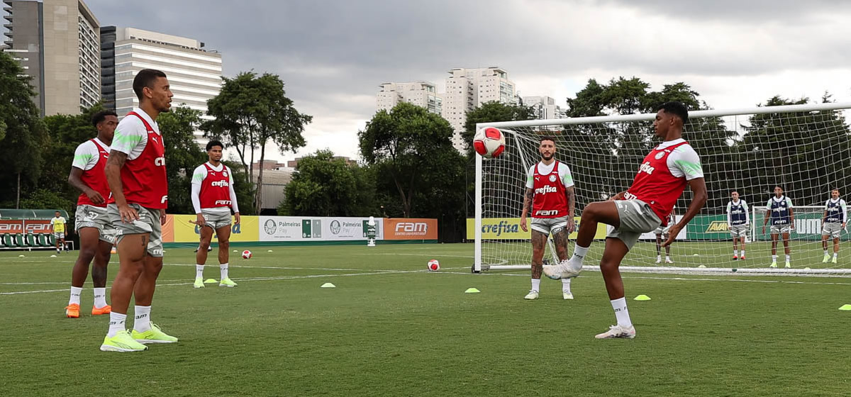 Trabalho físico e futevôlei: a tarde de quinta-feira do Palmeiras