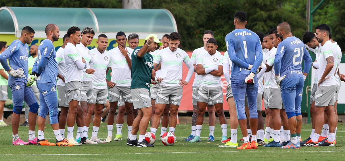 Reforçado, Palmeiras enfrenta o Corinthians na Arena Barueri