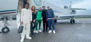 Endrick, Murilo e Richard Ríos chegam ao Brasil