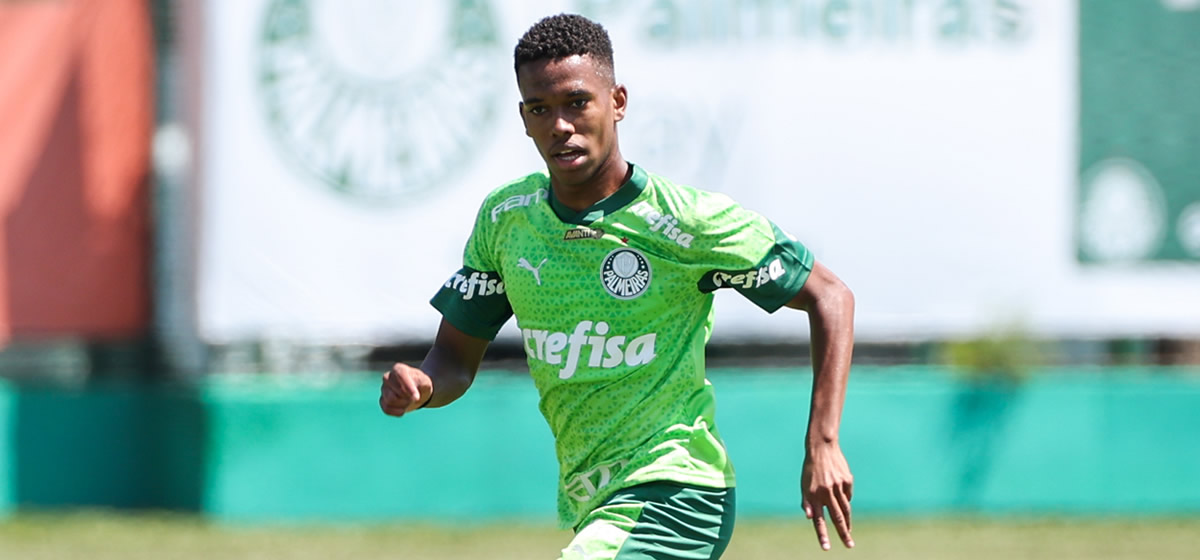 Estêvão marca dois golaços em treino do Palmeiras; assista