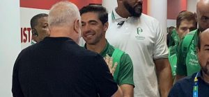 Vídeo: diretor do São Paulo se desculpa com Abel por comentário xenófobo