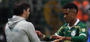 Abel aconselha Estêvão e brinca sobre ida à Disney: “Pode me convidar”