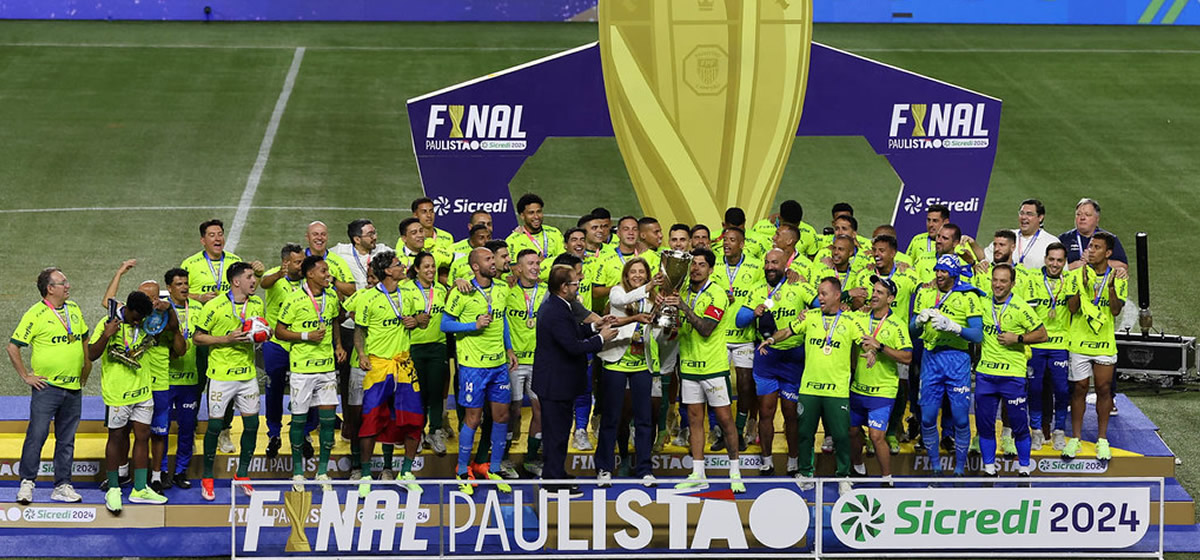 Festa em campo, entrega da taça, banho em Abel... Veja vídeos pós-título Paulista