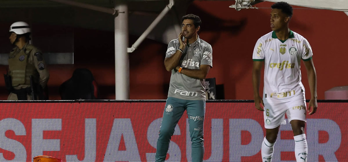 Abel explica Palmeiras moroso em Salvador e critica gramado: "Prefiro sintético"