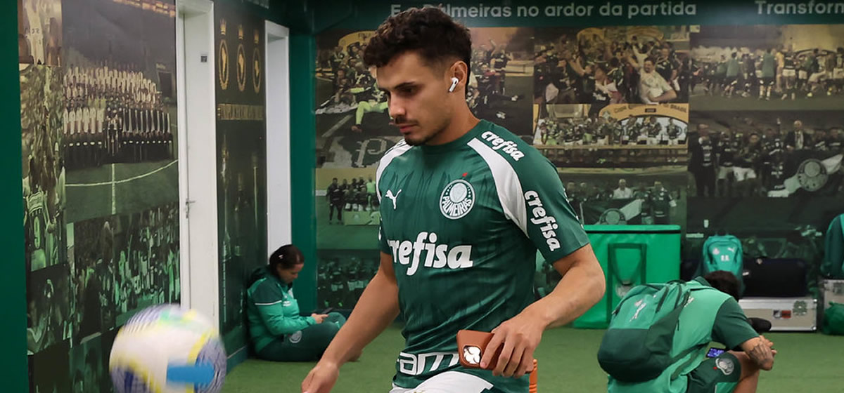 Raphael Veiga diz que está ajudando o Palmeiras mesmo sem gols ou assistências
