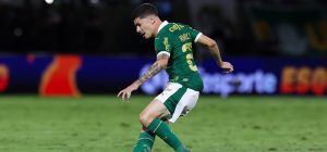 Abel responde sobre poucas chances a Rômulo: “Na altura certa, vai jogar”
