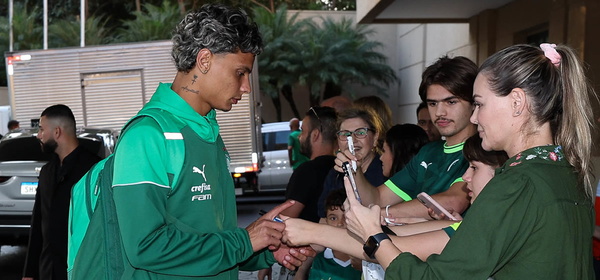 Sem Dudu e Bruno Rodrigues: Palmeiras chega a Ribeirão Preto com 24 jogadores