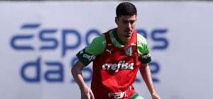 Ganhando espaço com Abel, Rômulo comemora evolução no Palmeiras