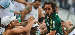 Valdivia diz se jogou mais que Veiga, Arrascaeta, James e Scarpa; assista