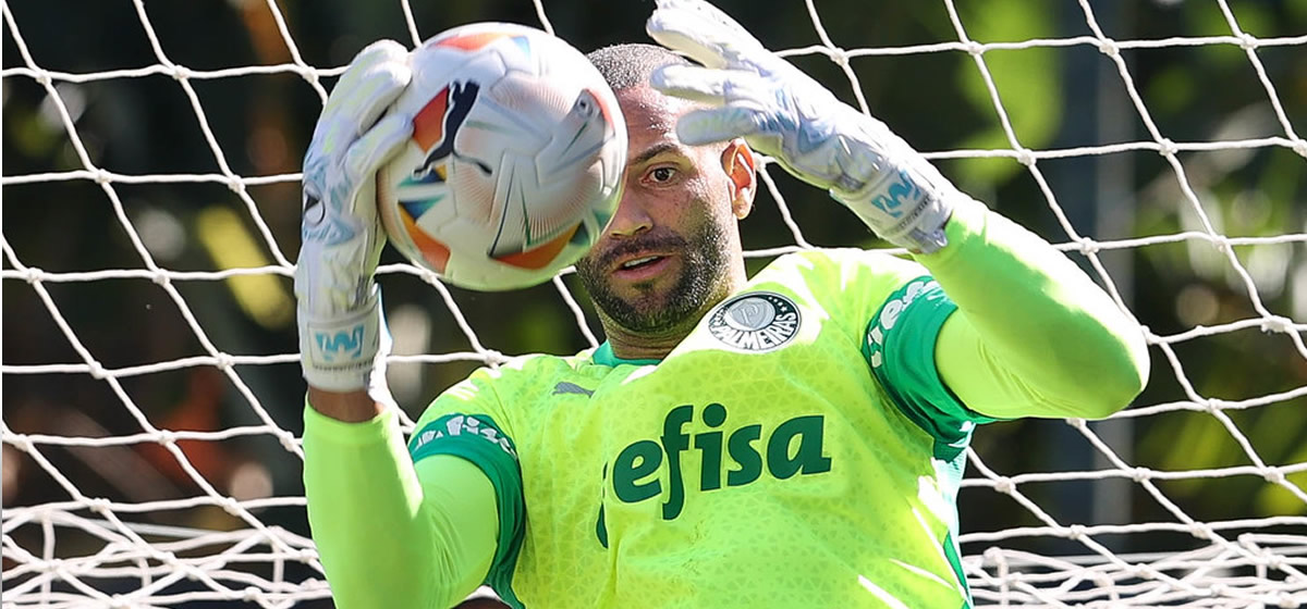 Em ótima fase, Weverton se vê longe da aposentadoria: "Penso em jogar por muito tempo ainda"