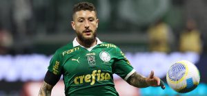 Zé Rafael se declara ao Palmeiras ao comemorar a marca de 300 jogos