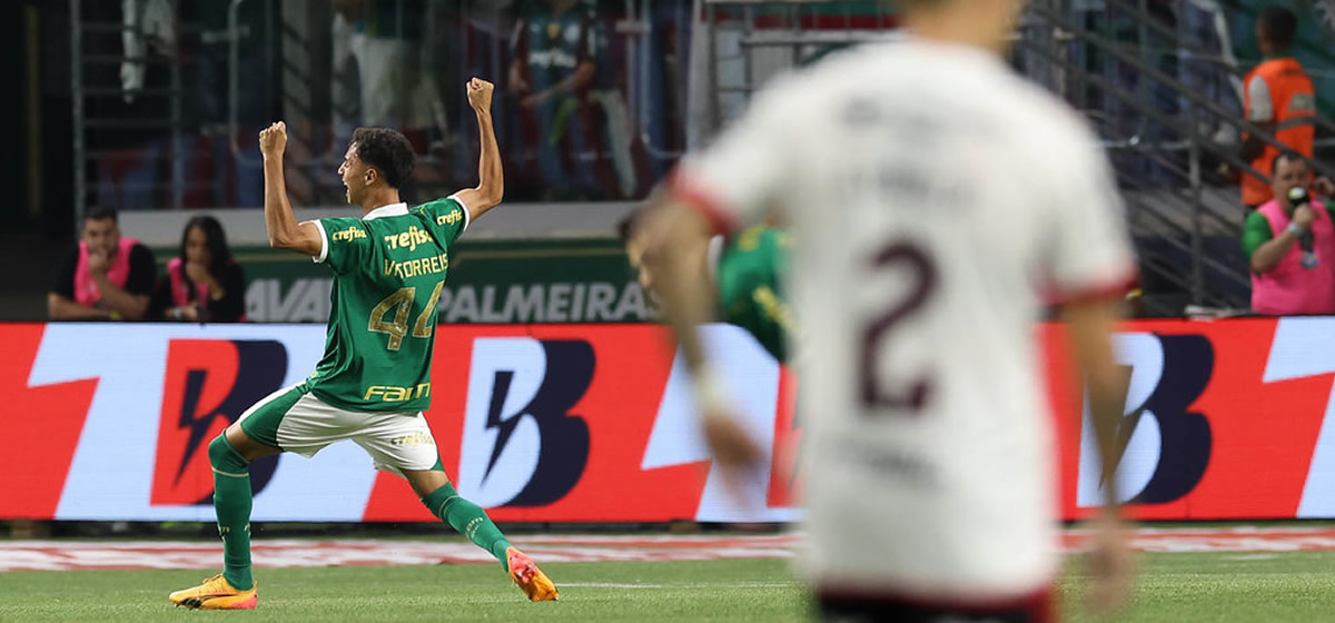 Palmeiras vence o Flamengo, tem gol mal anulado e é retirado da Copa do Brasil