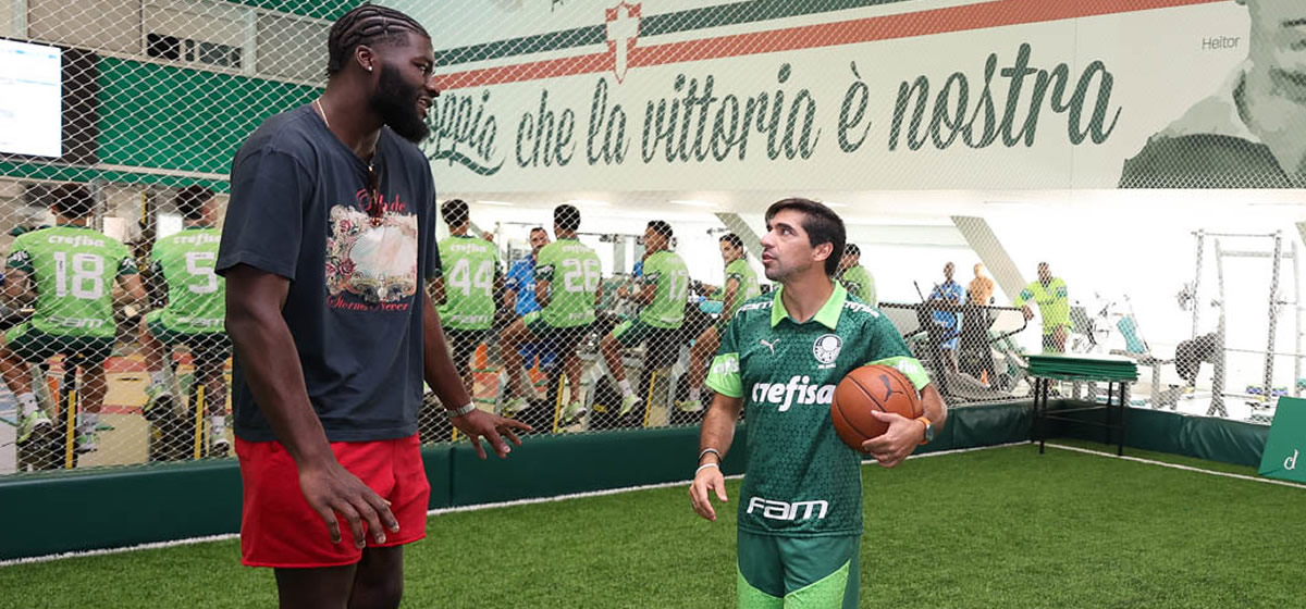 Fotos: fã do Palmeiras, campeão da NBA visita Academia e joga basquete com Abel