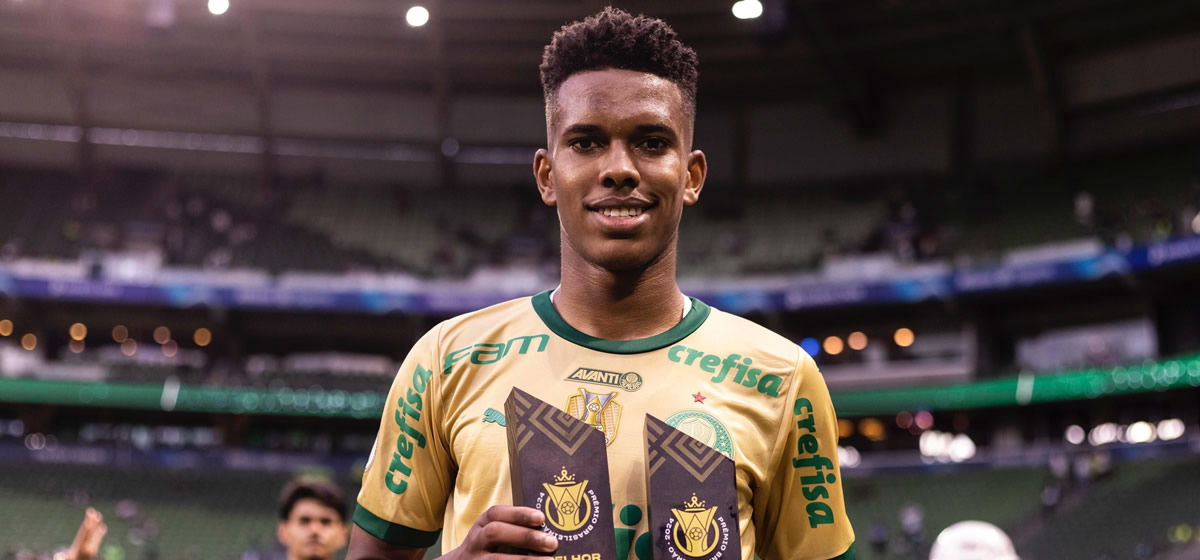 Estêvão representa o Palmeiras na seleção do Brasileirão e ganha prêmio de Revelação