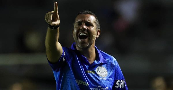 João Martins avalia atuação do Palmeiras no clássico e explica Vitor Roque no banco