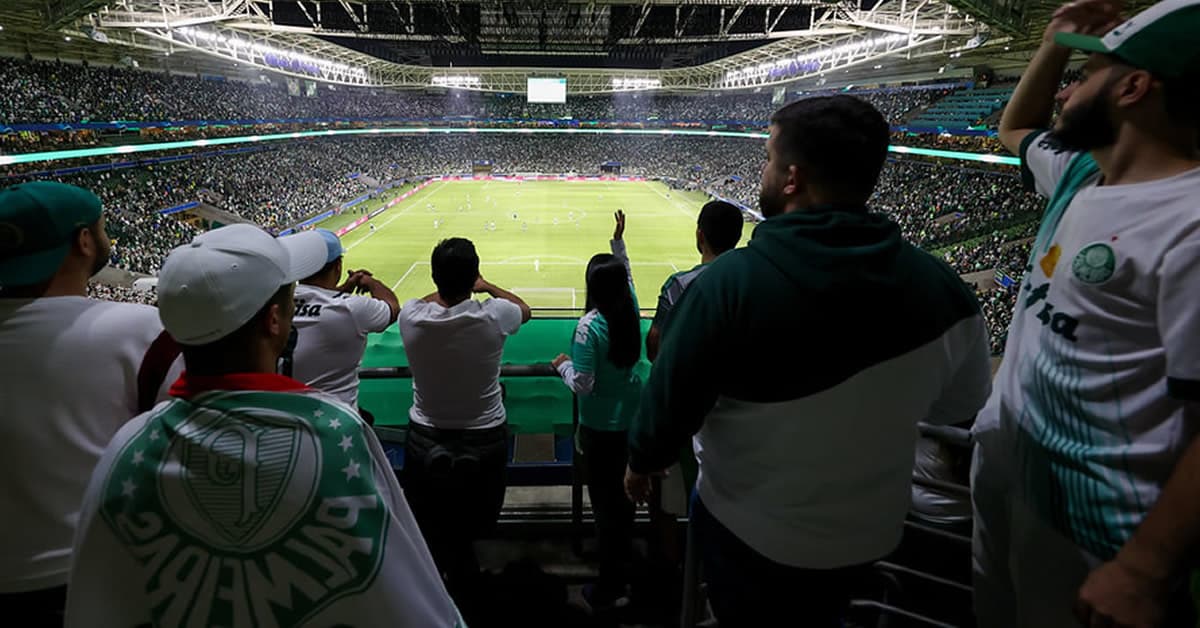 Vídeo: torcida do Palmeiras canta "acesso negado" para jogadores do Corinthians