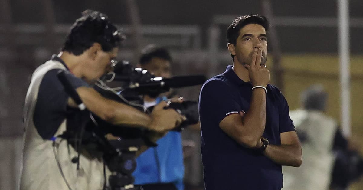 Abel aprova atuação do Palmeiras contra o São Bernardo e elogia Estêvão: "Feliz por desfrutar dele"