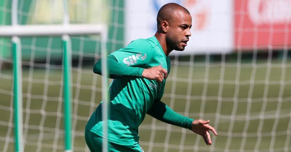 Santos tenta a contratação de Mayke
