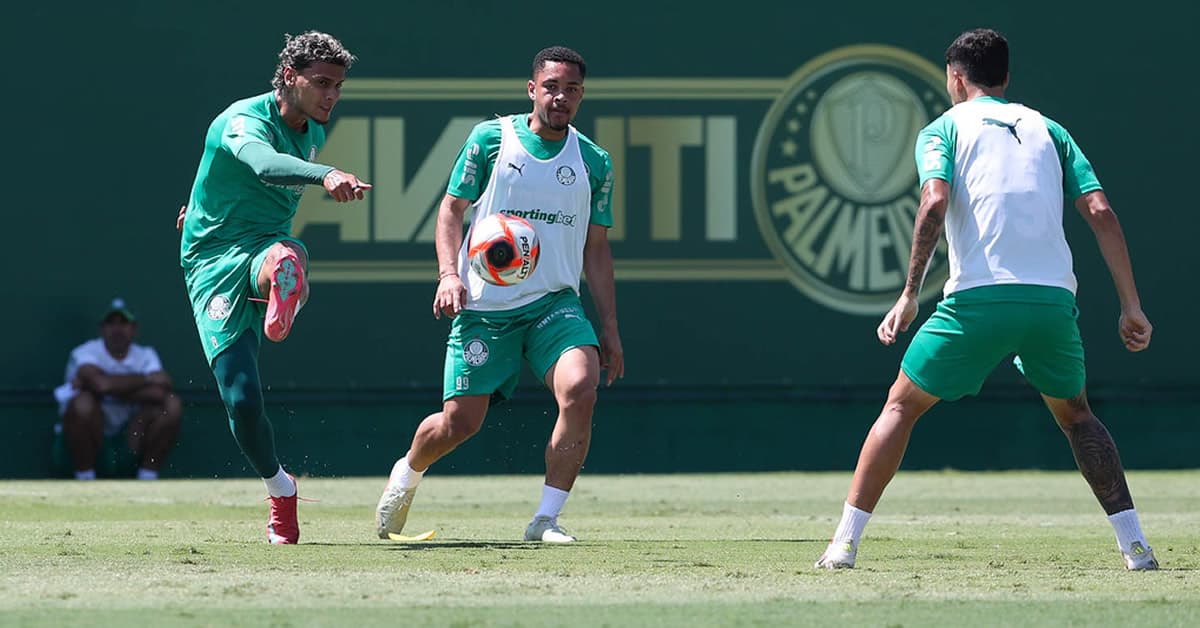 Palmeiras faz treino tático para enfrentar o São Paulo; escalação pode ter novidades