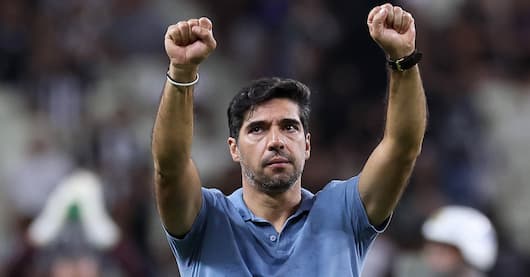 Mandante ruim x Visitante invicto: Abel comenta diferença de rendimento do Palmeiras