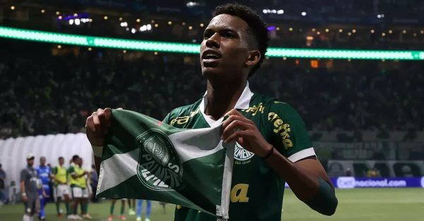 Estêvão fica em 4º lugar em prêmio de melhor jogador Sub-21 do mundo